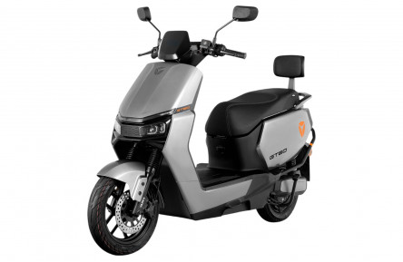 Электрический мопед YADEA GT60 (2400Вт, графеновый аккумулятор 72В 38Ач) 12"/10"