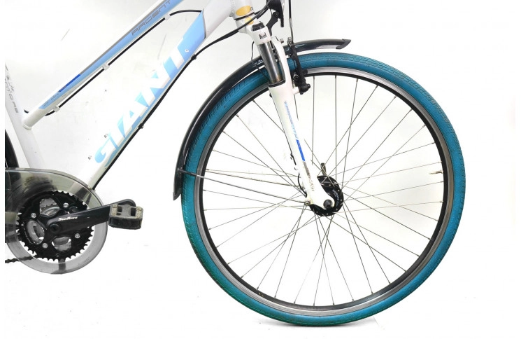 Гибридный велосипед Giant Arcento 28" L бело-голубой Б/У