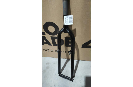 Вилка 27.5" ST 1" резьб. шток-153мм черный с красным(м) Discovery AMULET 2021(черный с желтым(м))