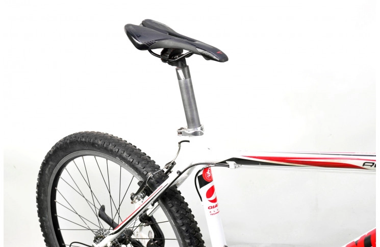 Горный велосипед Giant Revel W403 26" L белый с черно-красным Б/У