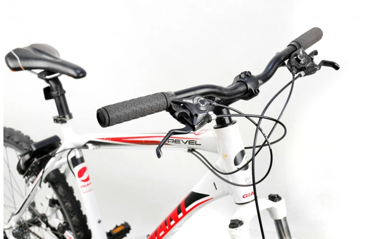 Горный велосипед Giant Revel W410 26" L белый с черно-красным Б/У