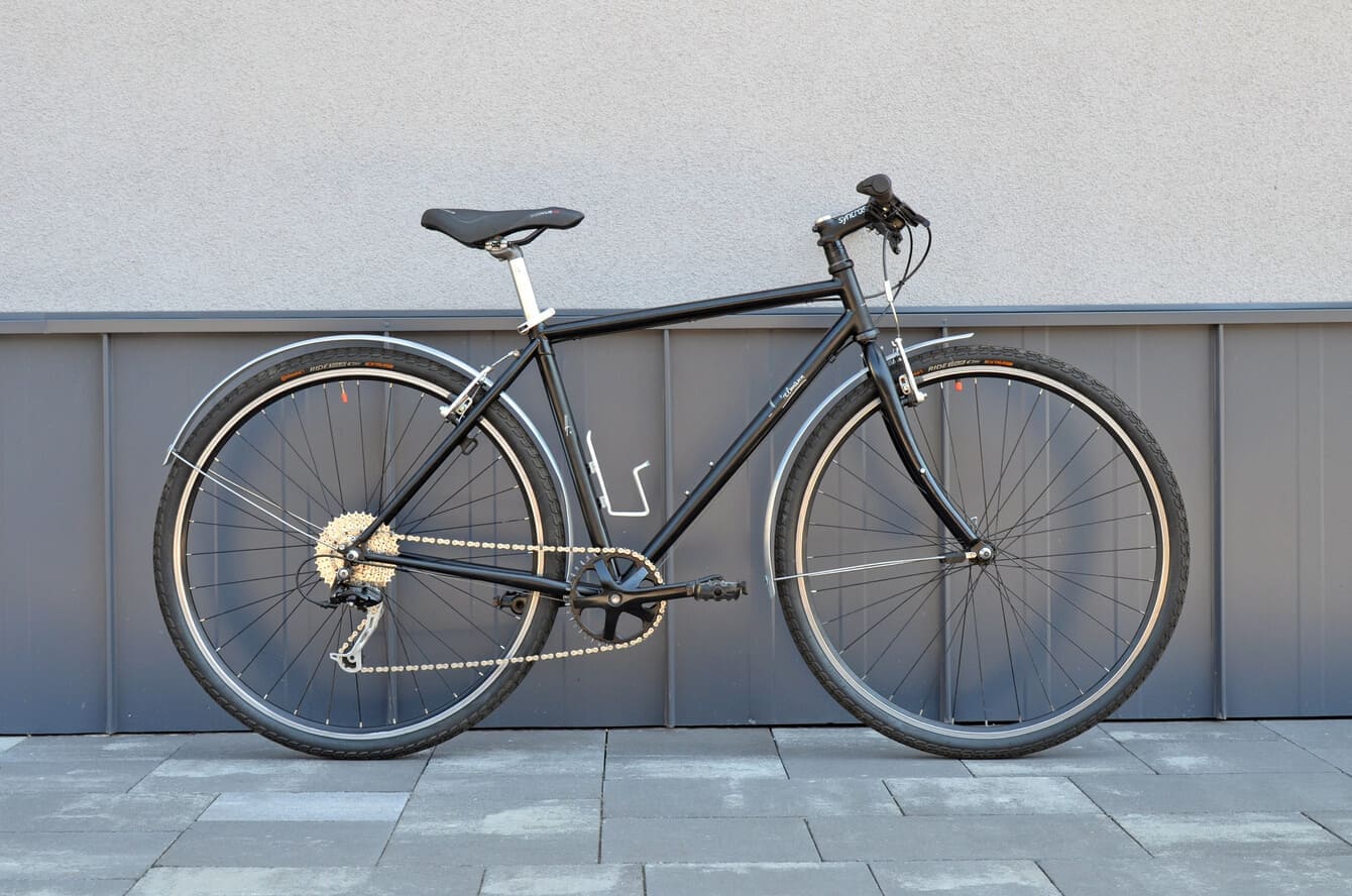 черный городской велосипед